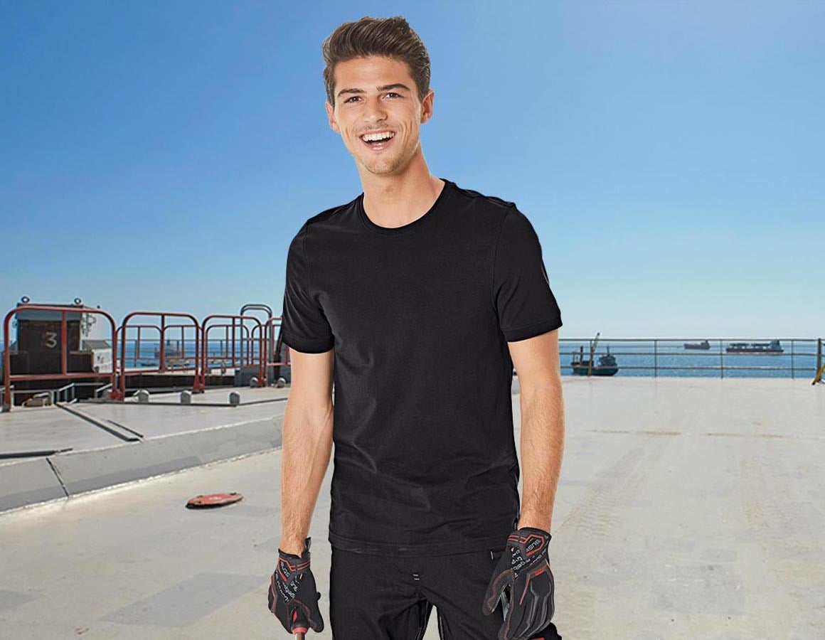 Main action image e.s. T-shirt cotton stretch, slim fit black