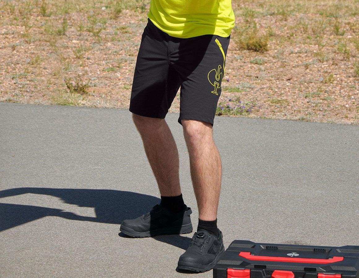 Main action image Functional short e.s.trail black/acid yellow