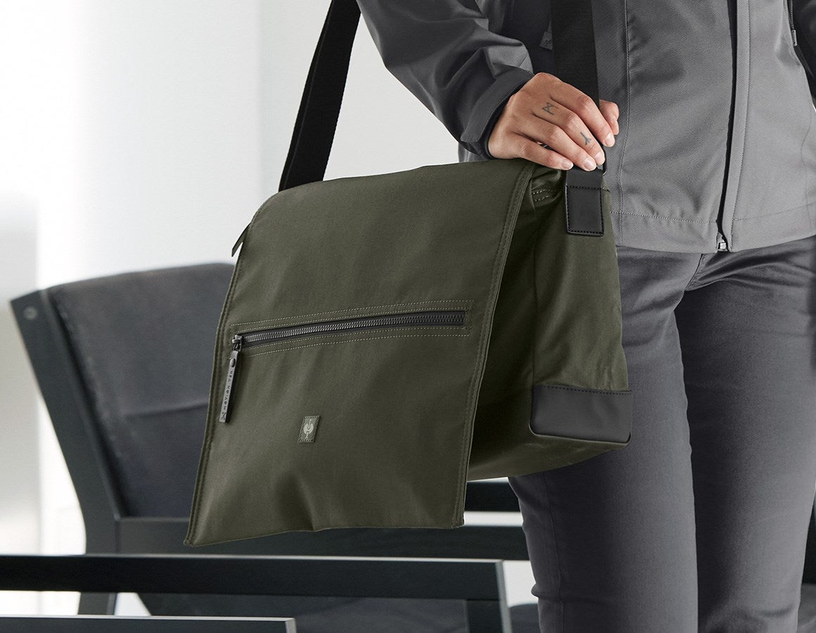 Main action image Messenger Bag e.s.motion ten disguisegreen