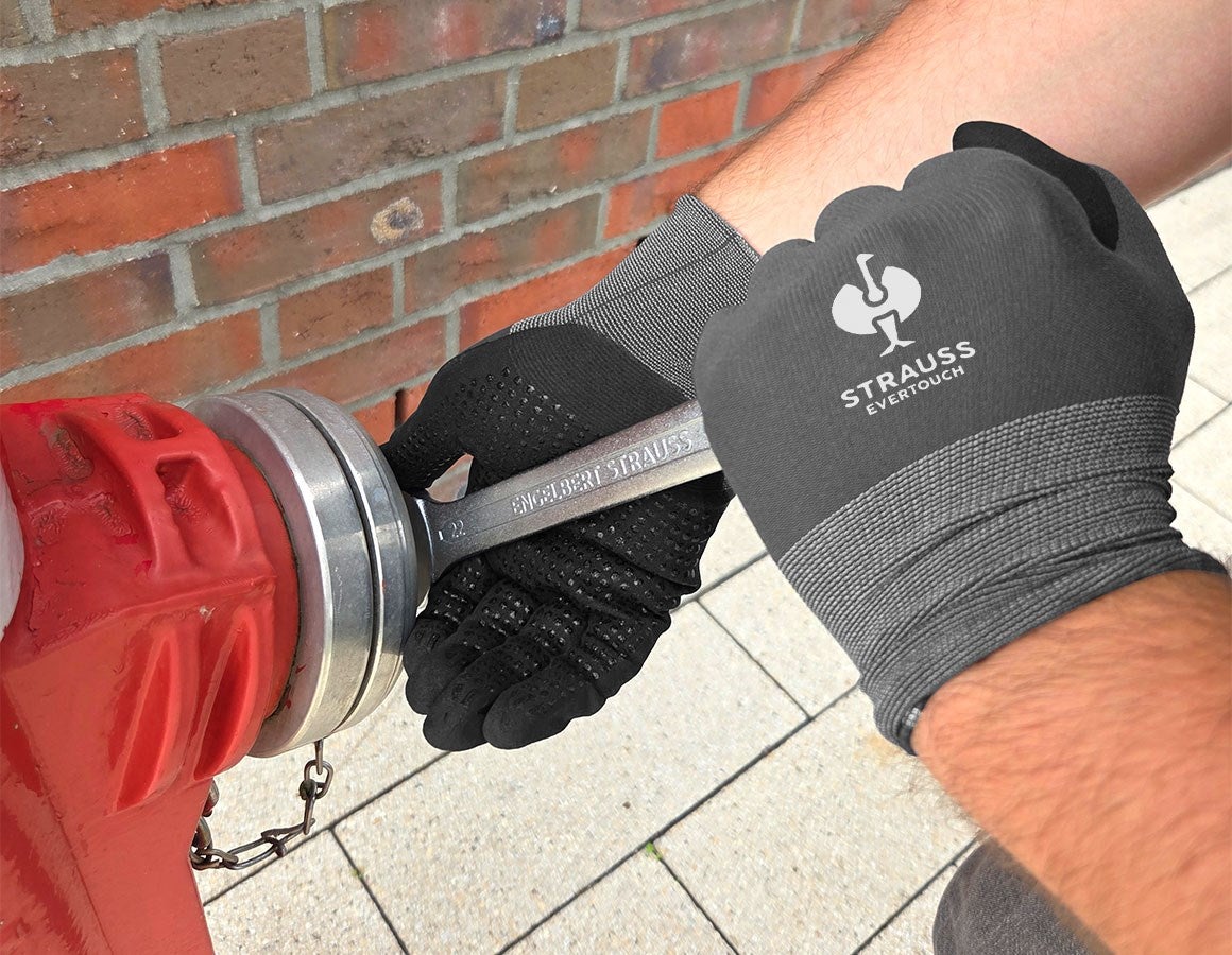 Main action image Nitrile foam gloves evertouch micro plus black/grey