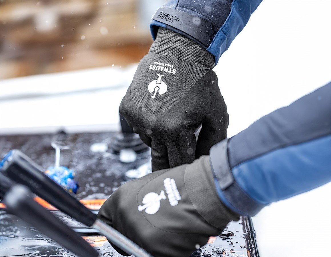 Main action image Nitrile foam gloves evertouch winter black/grey