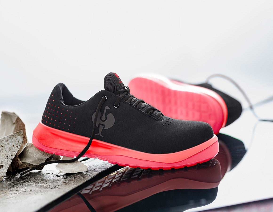 Main action image S1P Safety shoes e.s. Banco low black/solarred