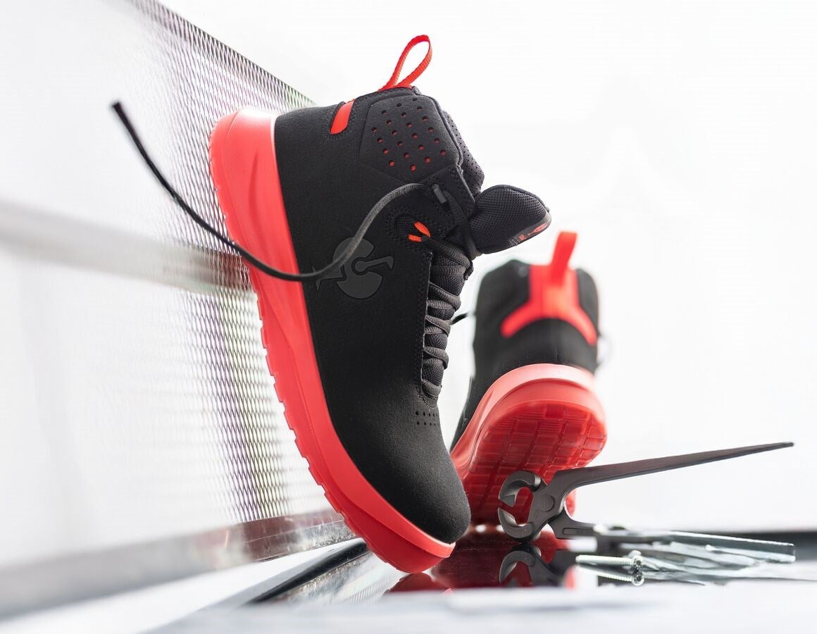 Main action image S1P Safety shoes e.s. Banco mid black/solarred