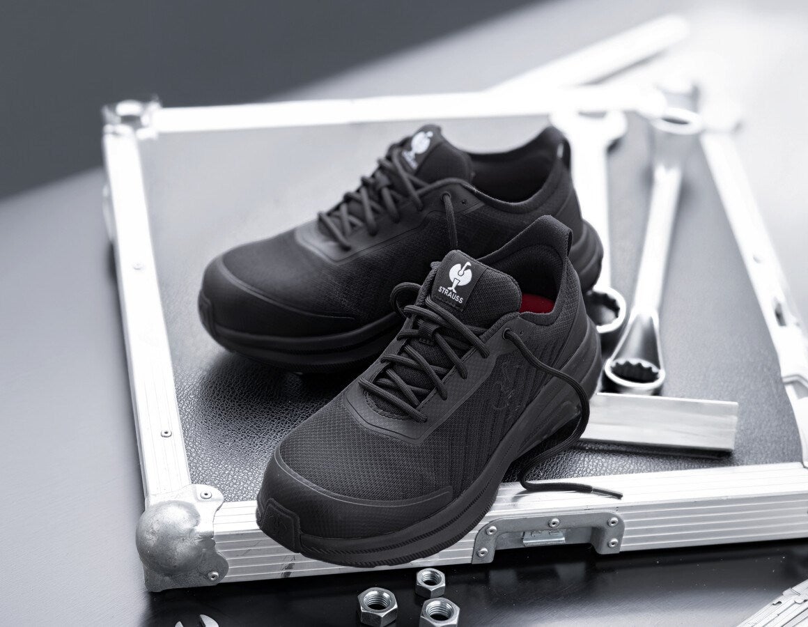 Main action image S1 Safety shoes Strauss.1003 low black