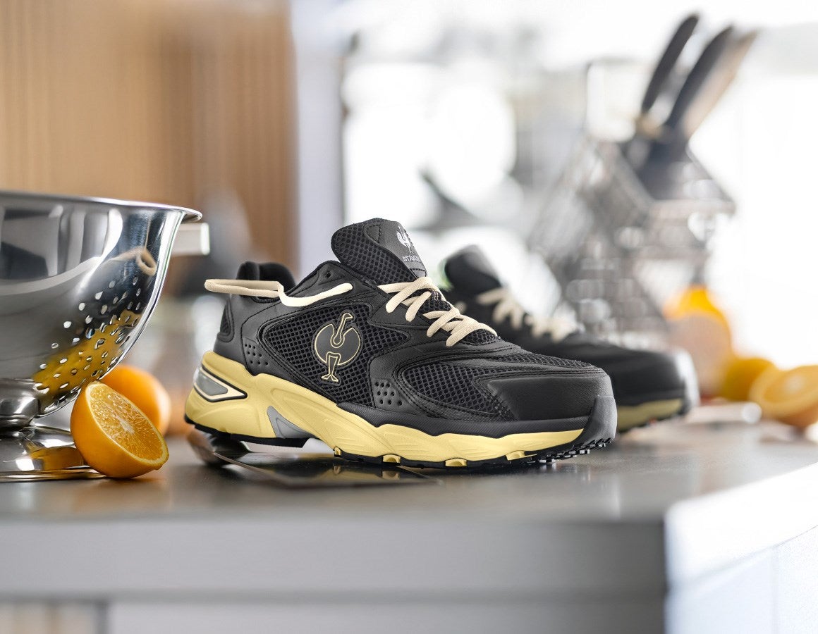 Main action image S1 Safety shoes e.s. St. Louis low black/sand