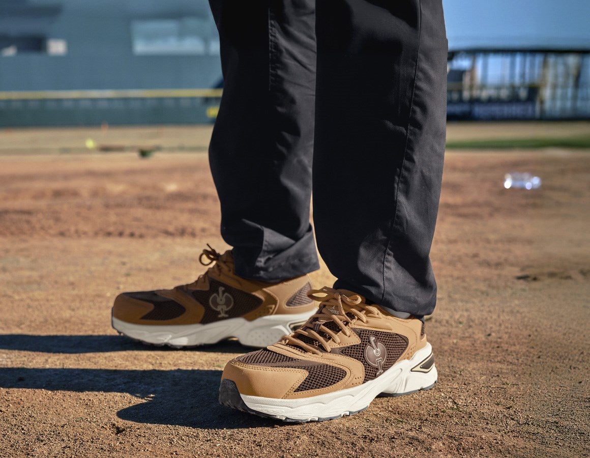 Main action image S1 Safety shoes e.s. St. Louis low almondbrown