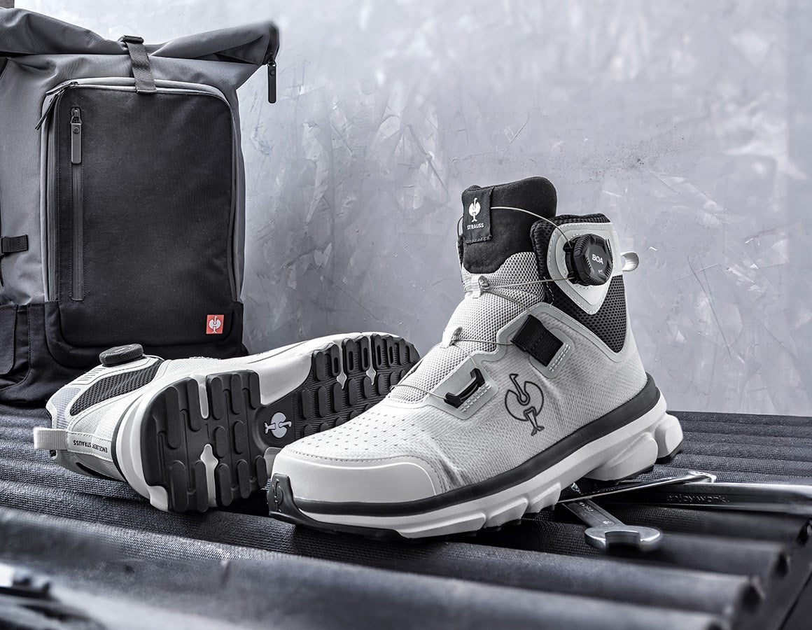 Main action image S1 Safety boots e.s. Triest mid silver