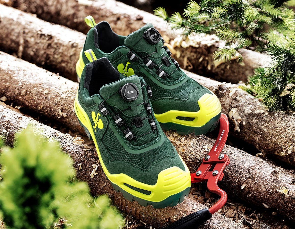 Main action image S3 Safety shoes e.s. Kastra II low green/high-vis yellow