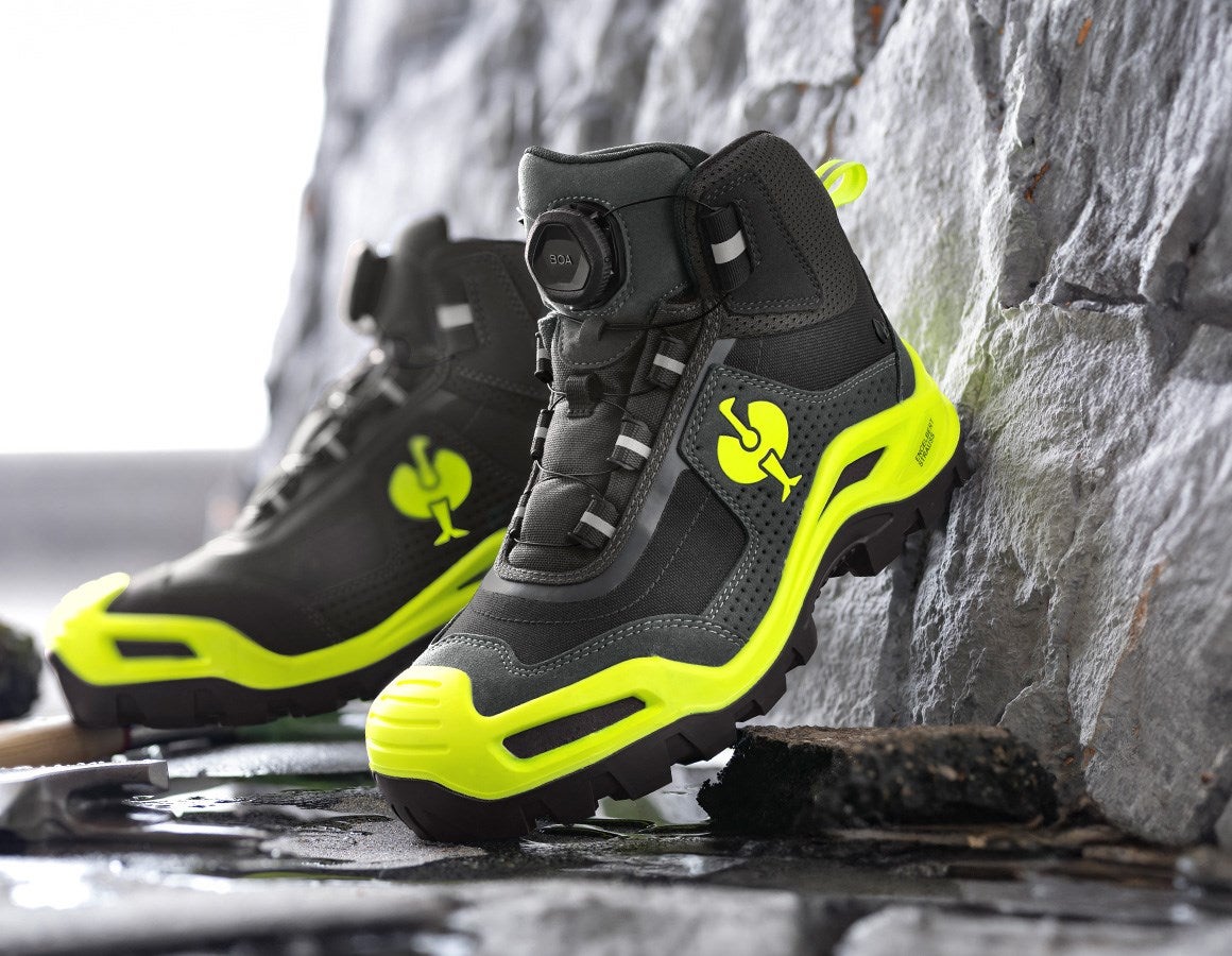 Main action image S3 Safety boots e.s. Kastra II mid anthracite/high-vis yellow