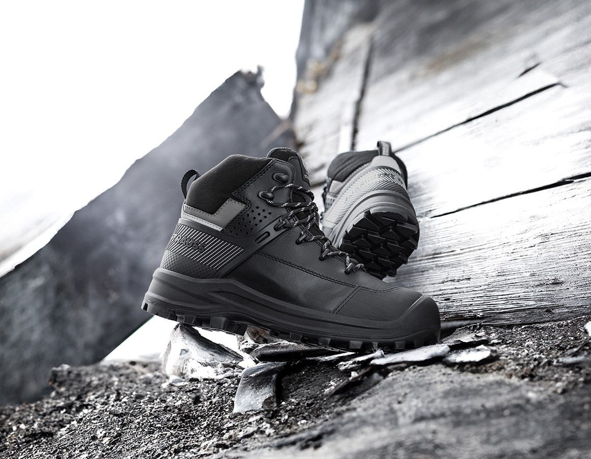 Main action image S3 Safety boots e.s. Katavi mid black