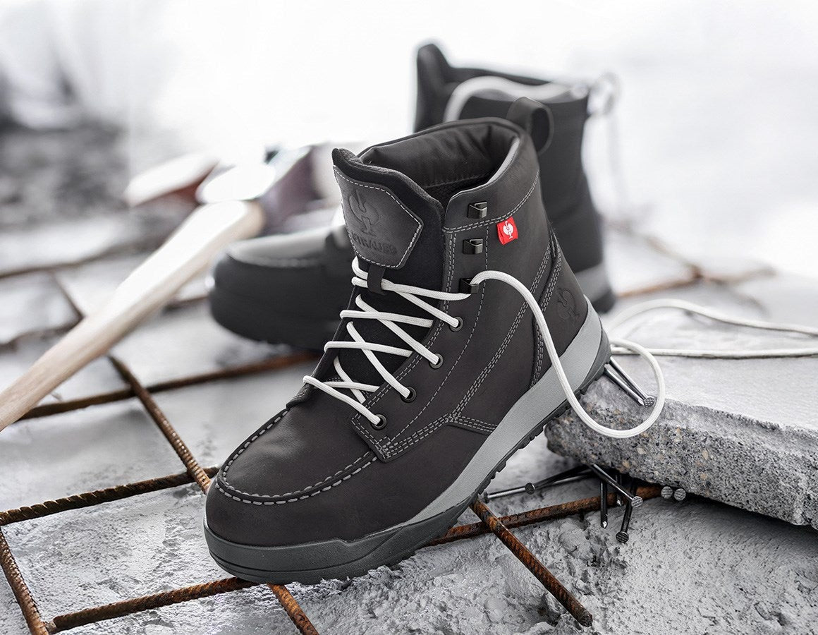 Main action image S3 Safety boots e.s. Omaha mid black