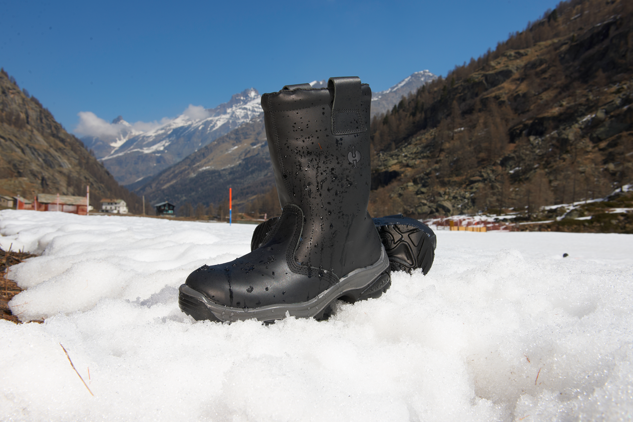 Main action image S3 Winter safety boots black