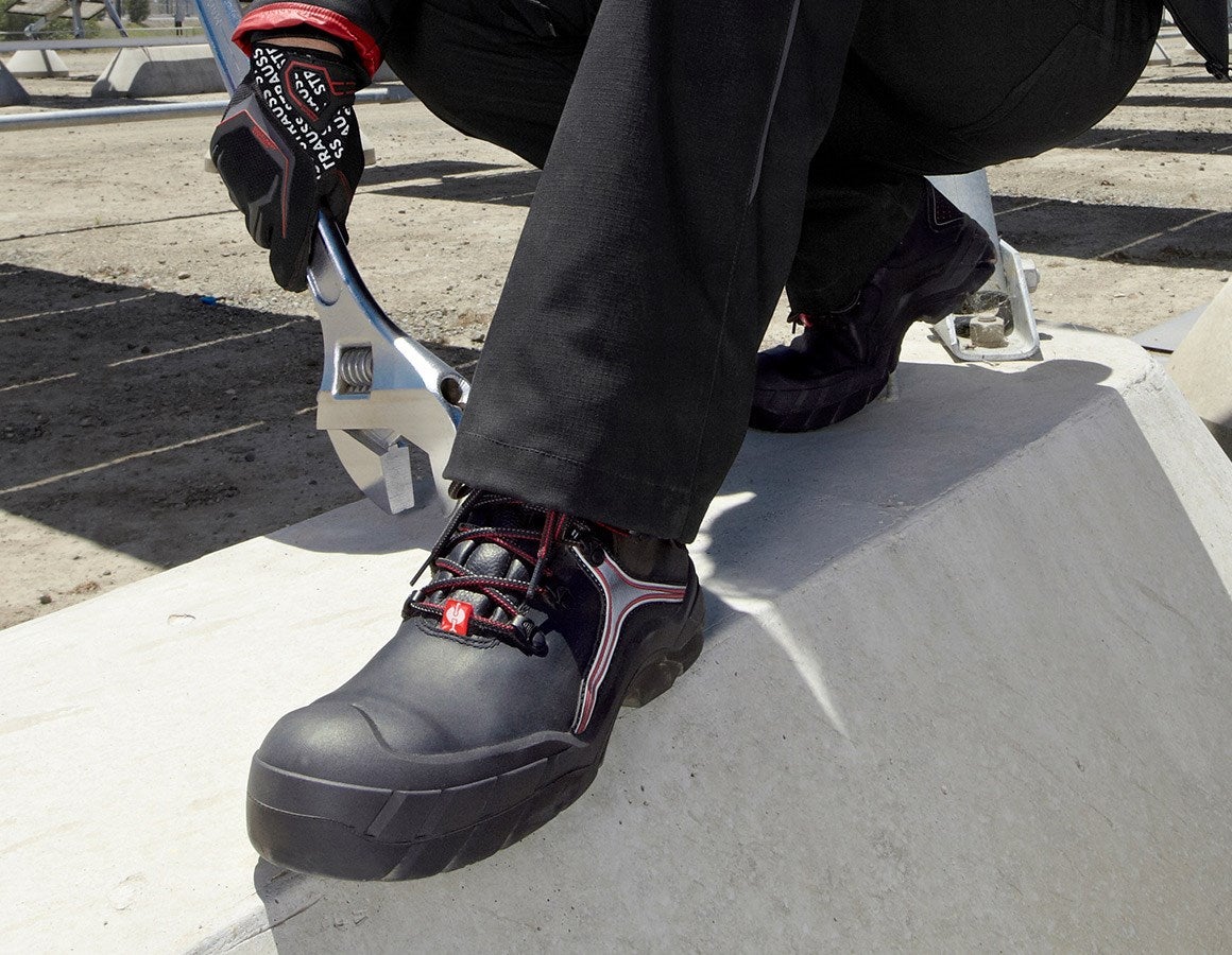 Additional image 1 S7 Safety shoes e.s. Avior mid black/red