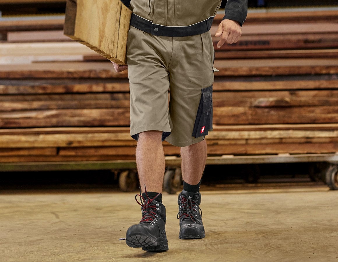 Additional image 1 Short e.s.image khaki/black