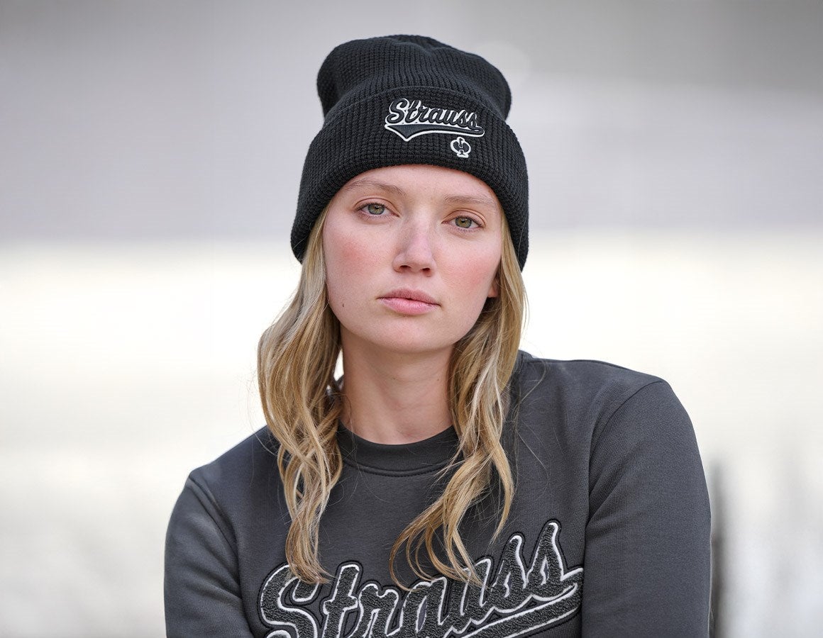 Main action image Knitted hat e.s.e:pic black