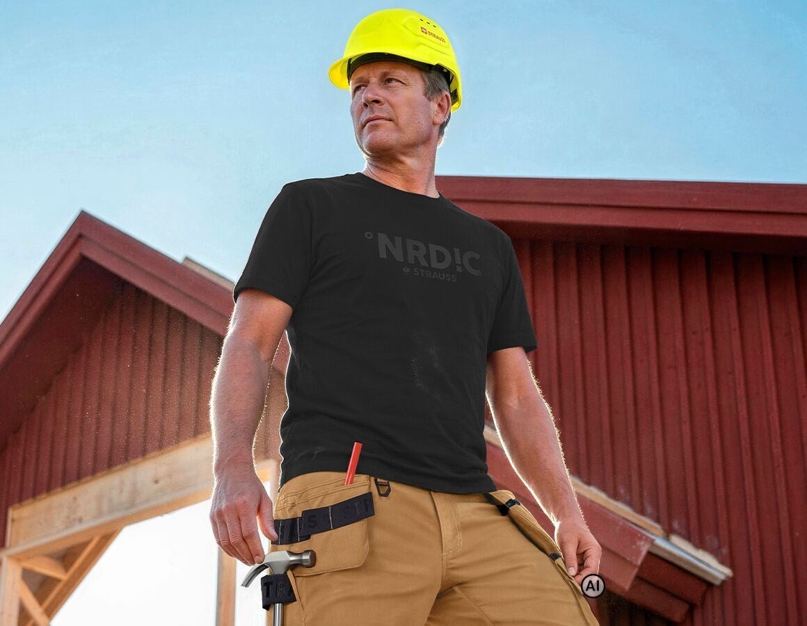 Main action image T-shirt heavy e.s.line.nordic black - AI generated / modified