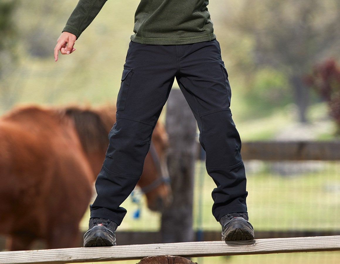 Main action image Winter funct. cargotr. e.s.dynashield solid,childr black