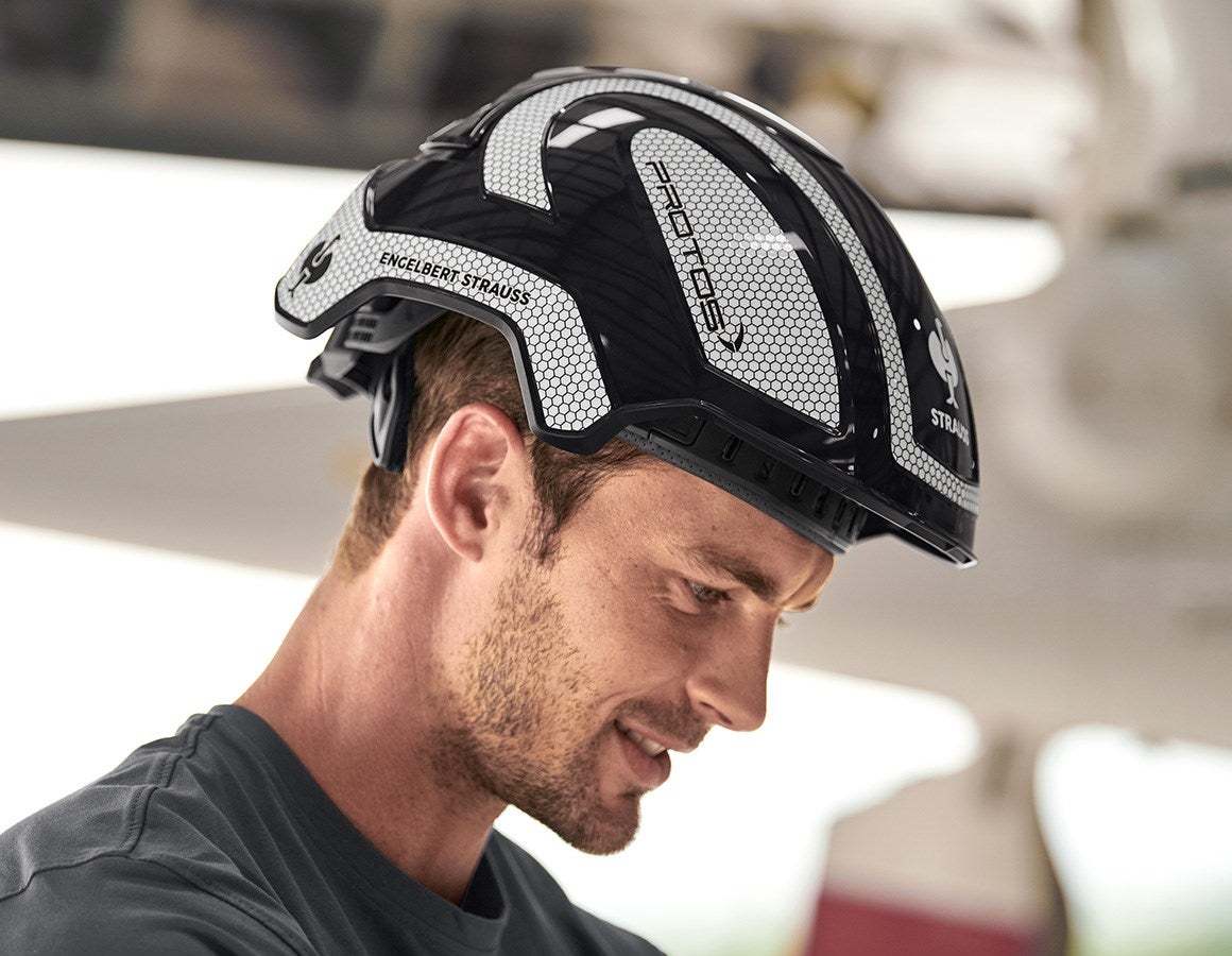 Main action image e.s. Work helmet Protos® black/white