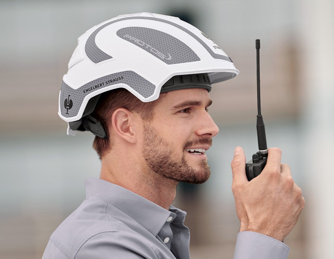 Main action image e.s. Work helmet Protos® white/platinum