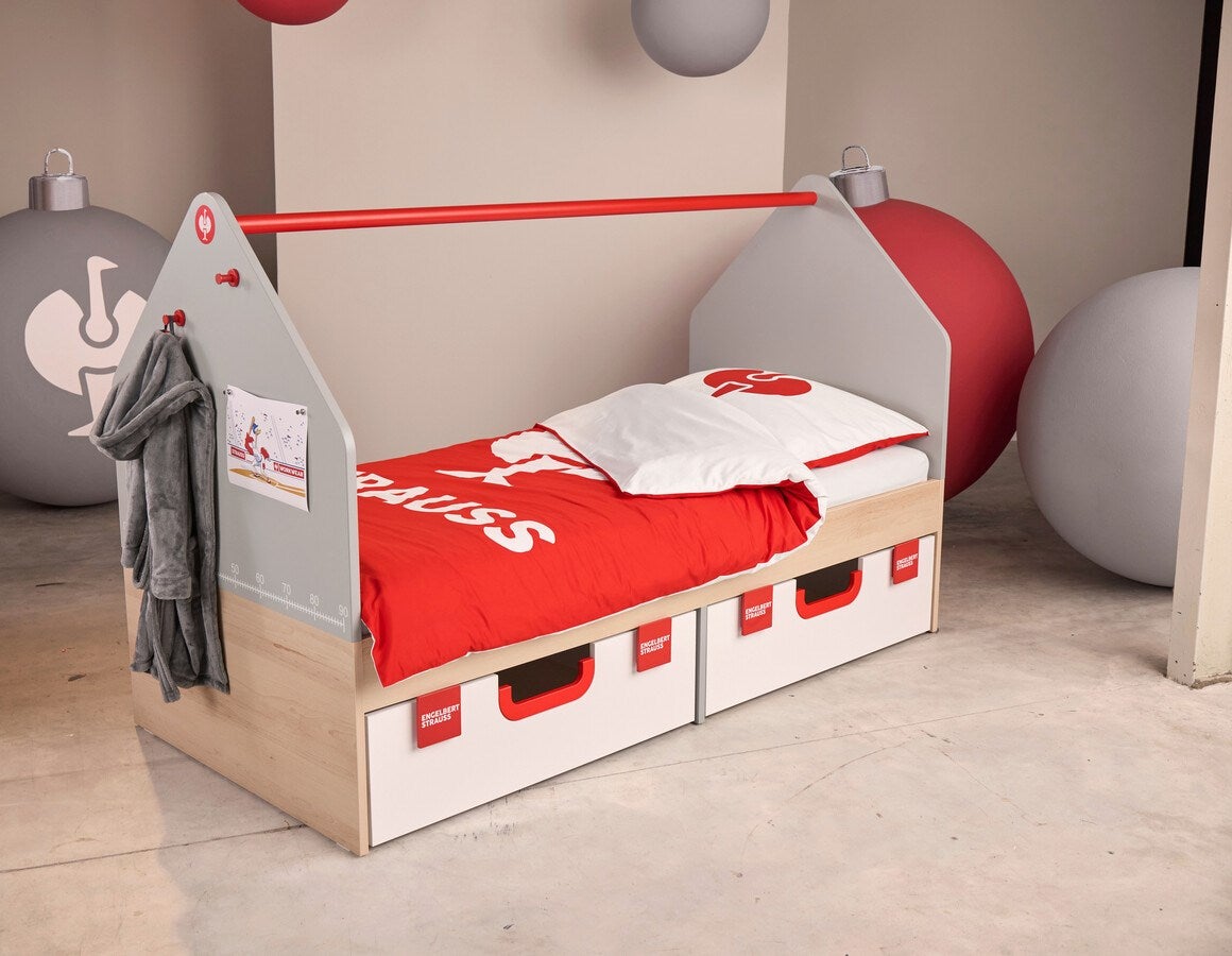 Main action image e.s. Bed linen straussred/white