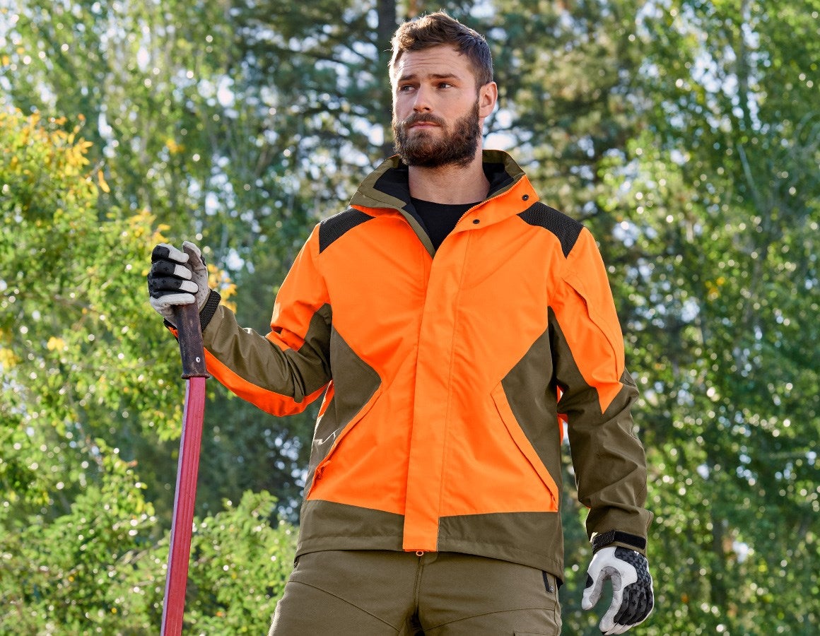 Main action image e.s. Forestry rain jacket high-vis orange/mudgreen