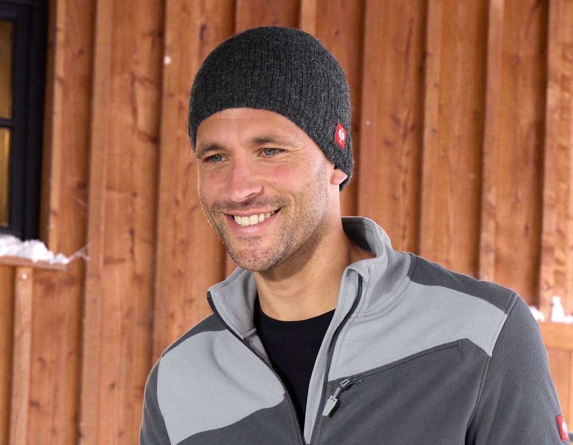 Main action image e.s. Chunky knit hat titanium