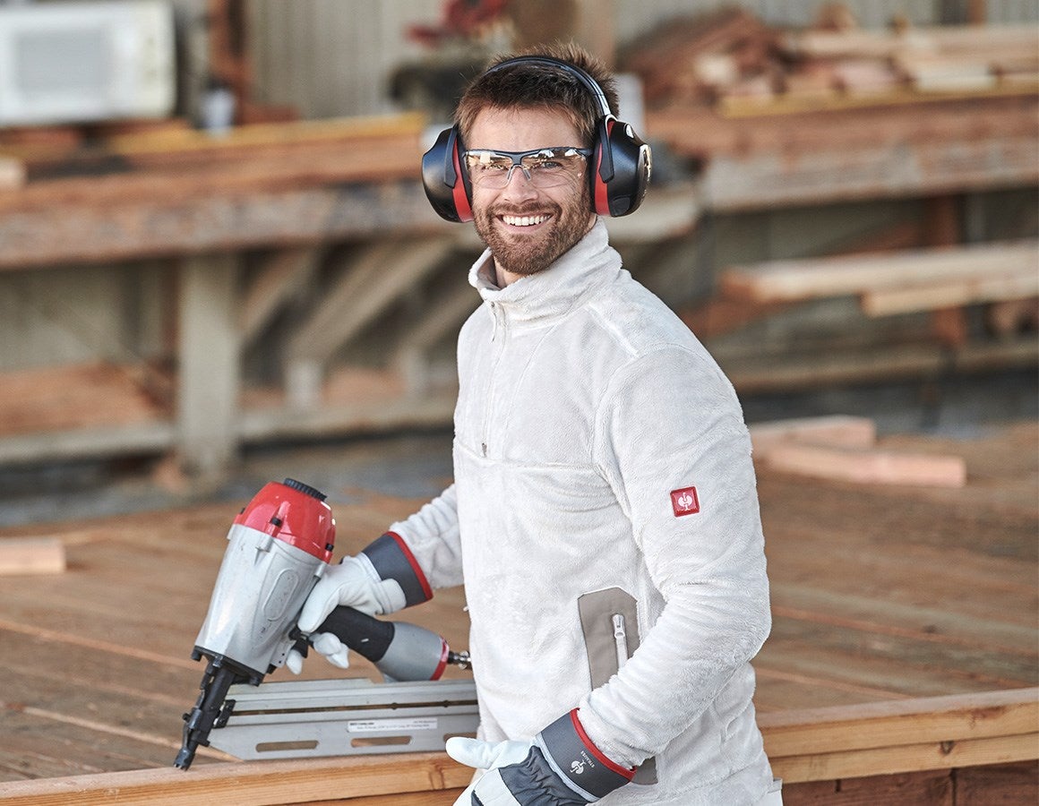 Main action image e.s. Protector cups 3H red