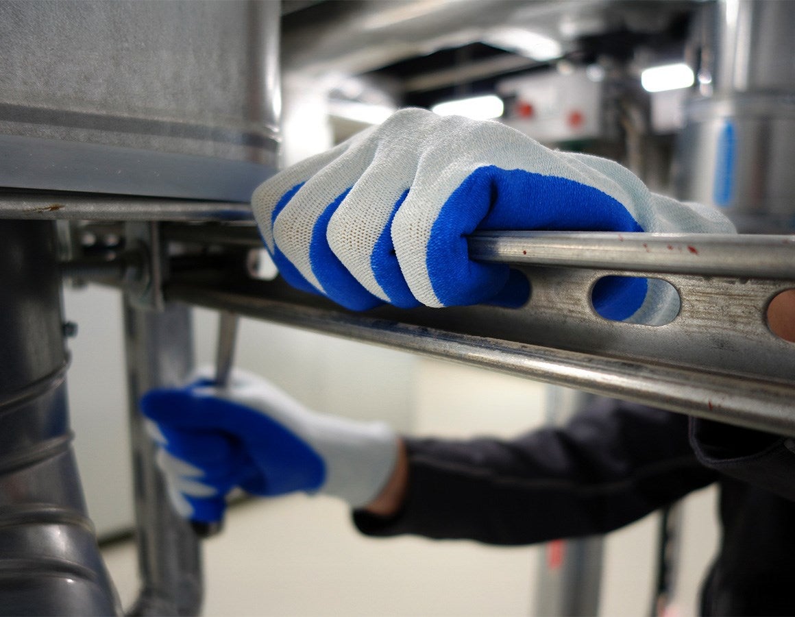 Main action image e.s. Nitrile gloves evertouch cut blue/lightblue-melange