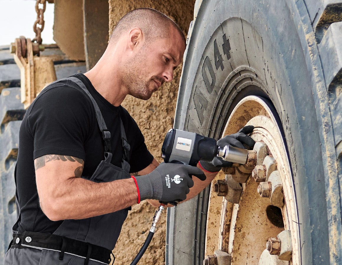 Main action image e.s. Nitrile foam gloves evertouch micro black/grey