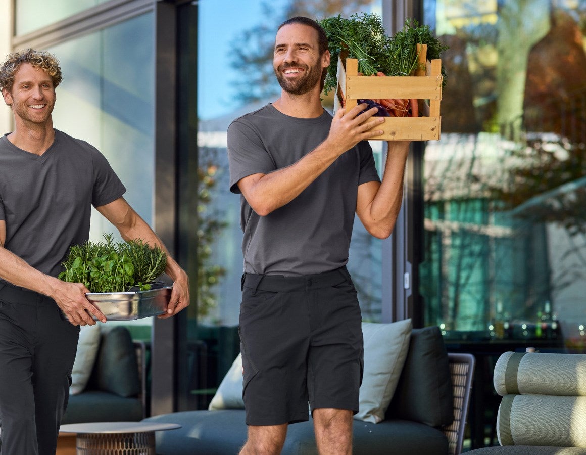 Additional image 4 e.s. Service cargo shorts black